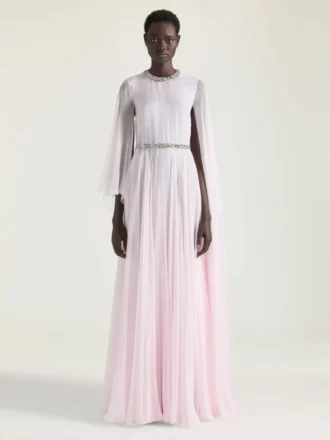 Drapiertes Abendkleid aus Chiffon mit Kristallen und Cape