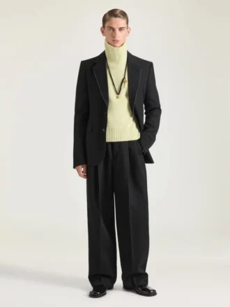 Einfädige, taillierte Jacke aus Wolle