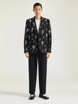 Einreihige Jacke aus mit Kristallen bestickter Wolle