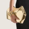 Facet Clutch aus Leder mit Spiegeleffekt