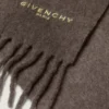 Großer Schal von Givenchy Paris aus Alpaka-Wolle Großer Schal von Givenchy Paris aus Alpaka-Wolle