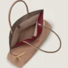 Horizontale Tote-Tasche aus Nappaleder mit Pinch-Struktur
