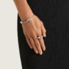 Kristallperlenring aus Metall, Kristallen und Perlen Kristallperlenring aus Metall, Kristallen und Perlen