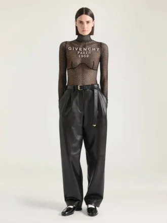 Körper aus Mesh mit Givenchy-Signatur