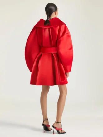 Kurzer Mantel aus Satin