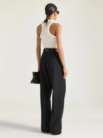 Kurzes Oberteil aus Strick mit aufgestickten Perlen