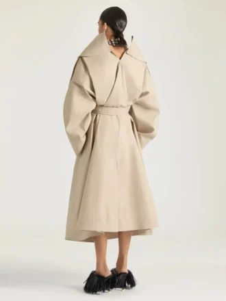 Langer Trenchcoat aus Baumwolle mit Schlitzen