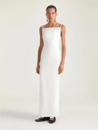 Langes, geschlitztes Kleid aus Crêpe Cady