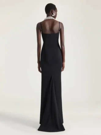 Langes, geschlitztes Kleid aus Crêpe Cady