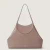 Medium Facet Tote Bag aus genarbtem Leder