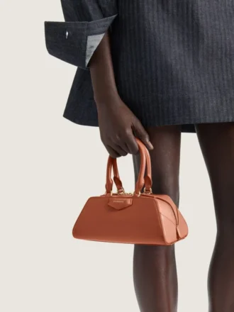 Mini-Antigona Bag East-West-Tasche aus Box-Leder