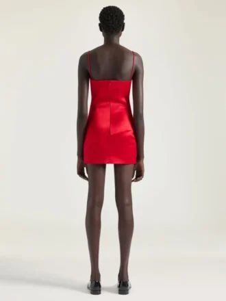 Mini-Kleid aus Satin mit Schlitzen