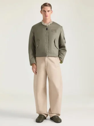 Bomberjacke mit Couture-Nähten aus Nylon und Givenchy Paris-Aufnäher