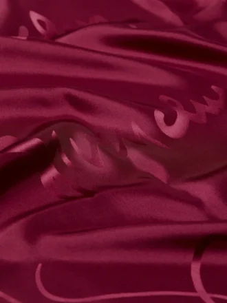 Quadratisches Motiv aus Seidenjacquard mit Givenchy-Signatur