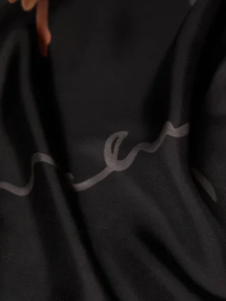 Quadratisches Seidentuch mit mehrfarbigem Givenchy-Signaturdruck