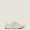 Schlanke Sneaker aus lackiertem Mesh und Wildleder