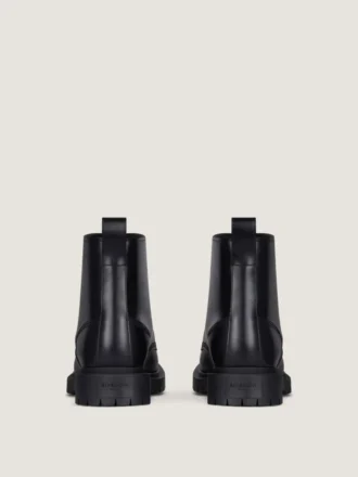 Schnürstiefel aus Leder