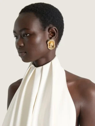 Skulpturale Kristallohrringe aus Metall und Kristallen