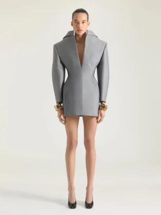 Tailliertes Kleid aus Wolle mit Back-to-Front-Effekt