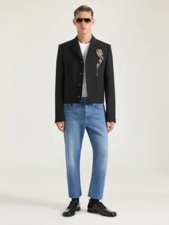 Verzierte, kurz geschnittene Einreiherjacke aus Wolle