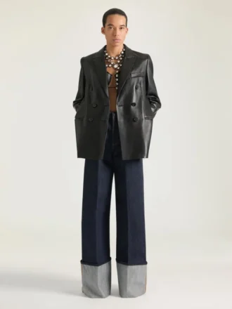 Zweireihige Jacke aus Leder mit Schlitzen